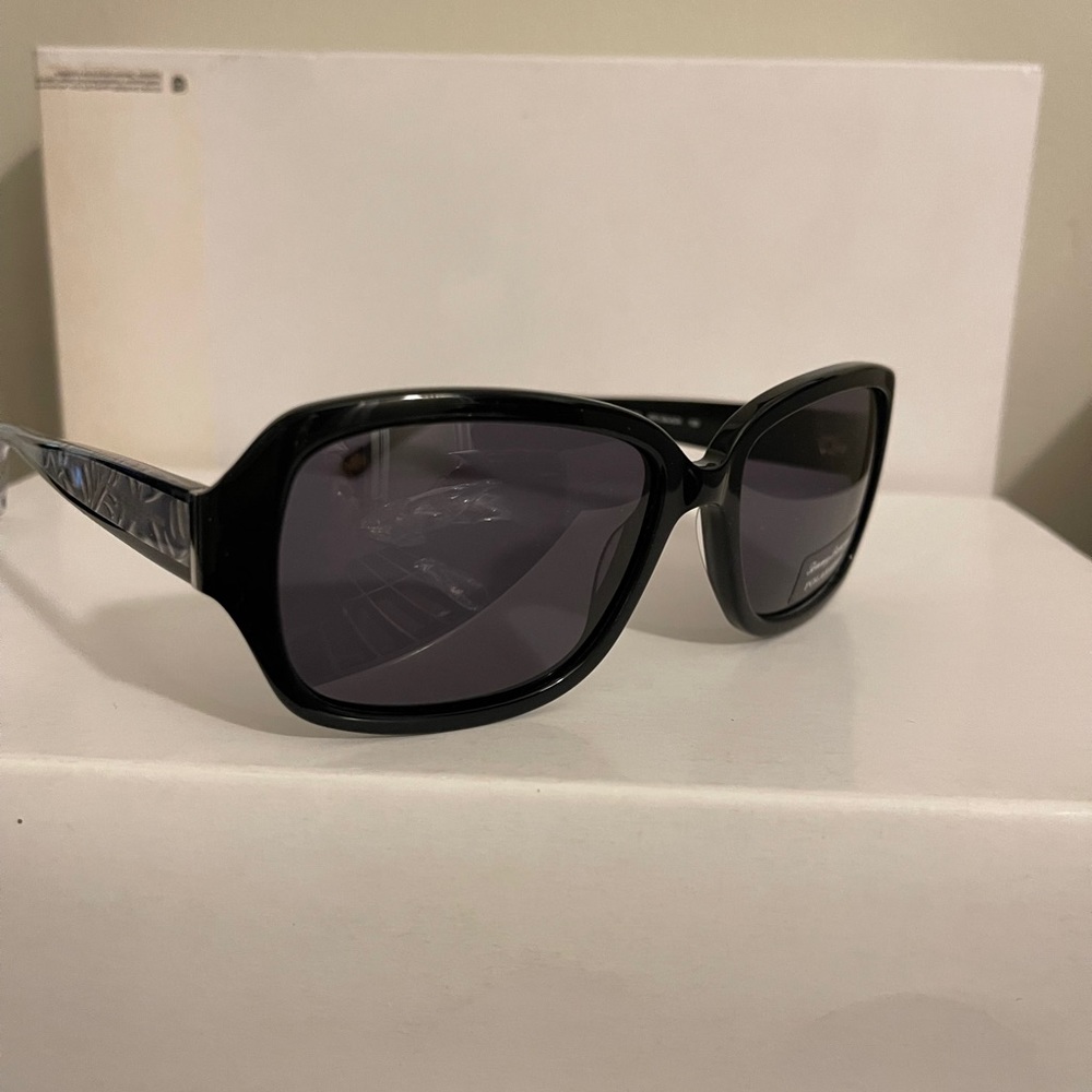 Tommy Bahama Sunglasses TB7029 black frame new